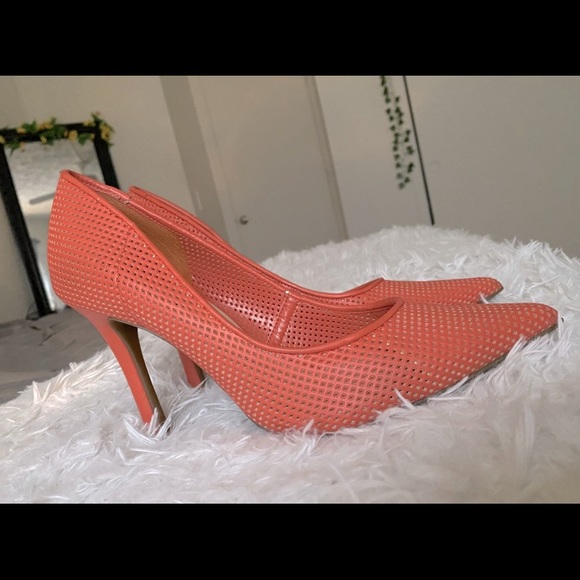 Guess Heels 👠 - Picture 3 of 7